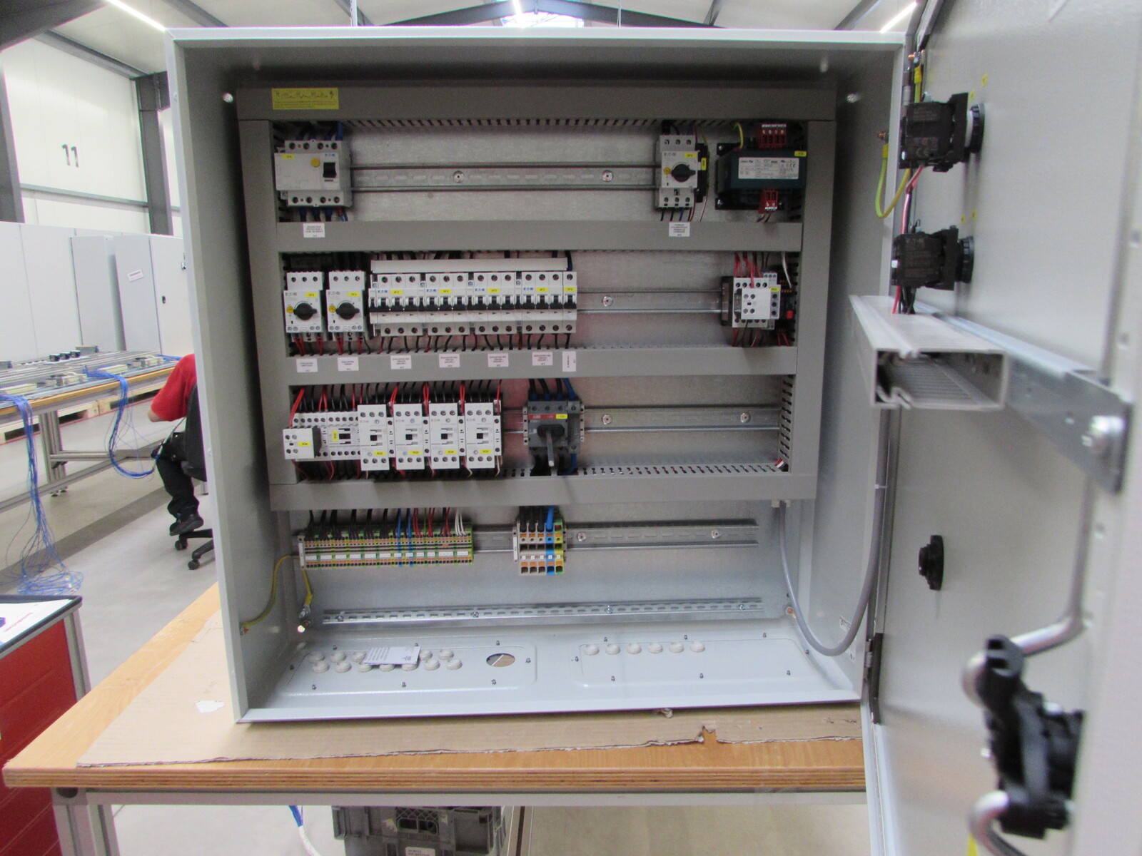 Control cabinet manure removal